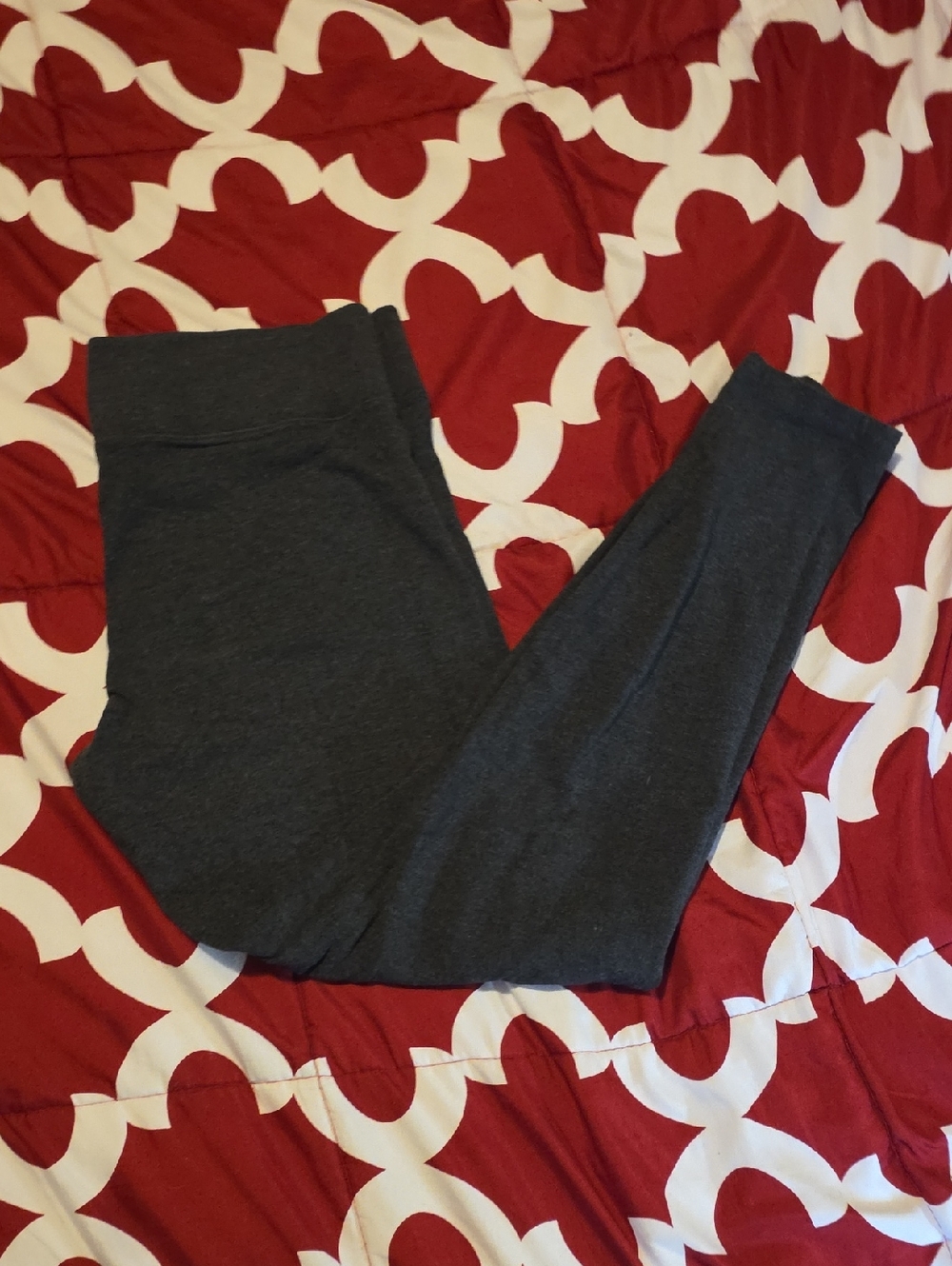 HUE Charcoal Gray Stretch Leggings